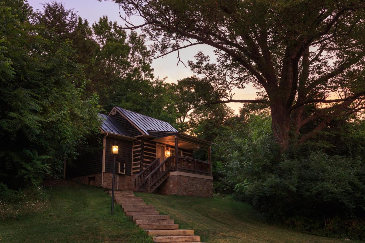 Inn And Cabins At Vaucluse Spring Stephens City Exterior foto